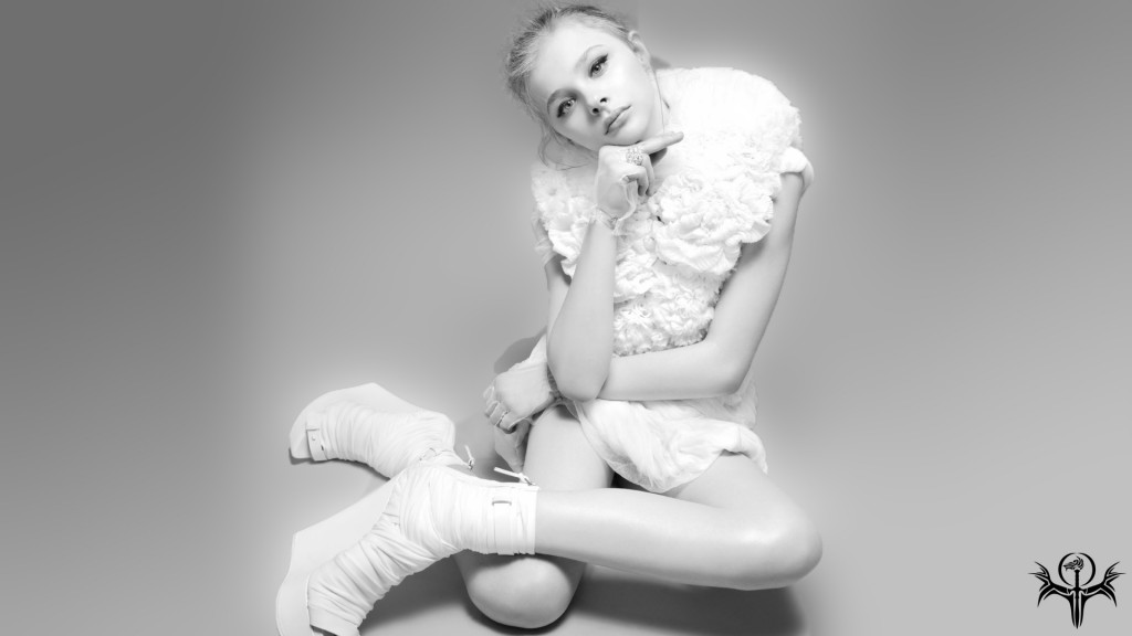 Chloe Moretz BW
